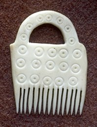 To compact the weft, small combs made of bone or horn are used.