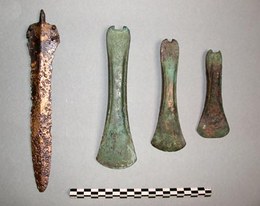Dagger and axe used as models for reproductions (terramare in Montale and Gorzano, circa XVth century BC).